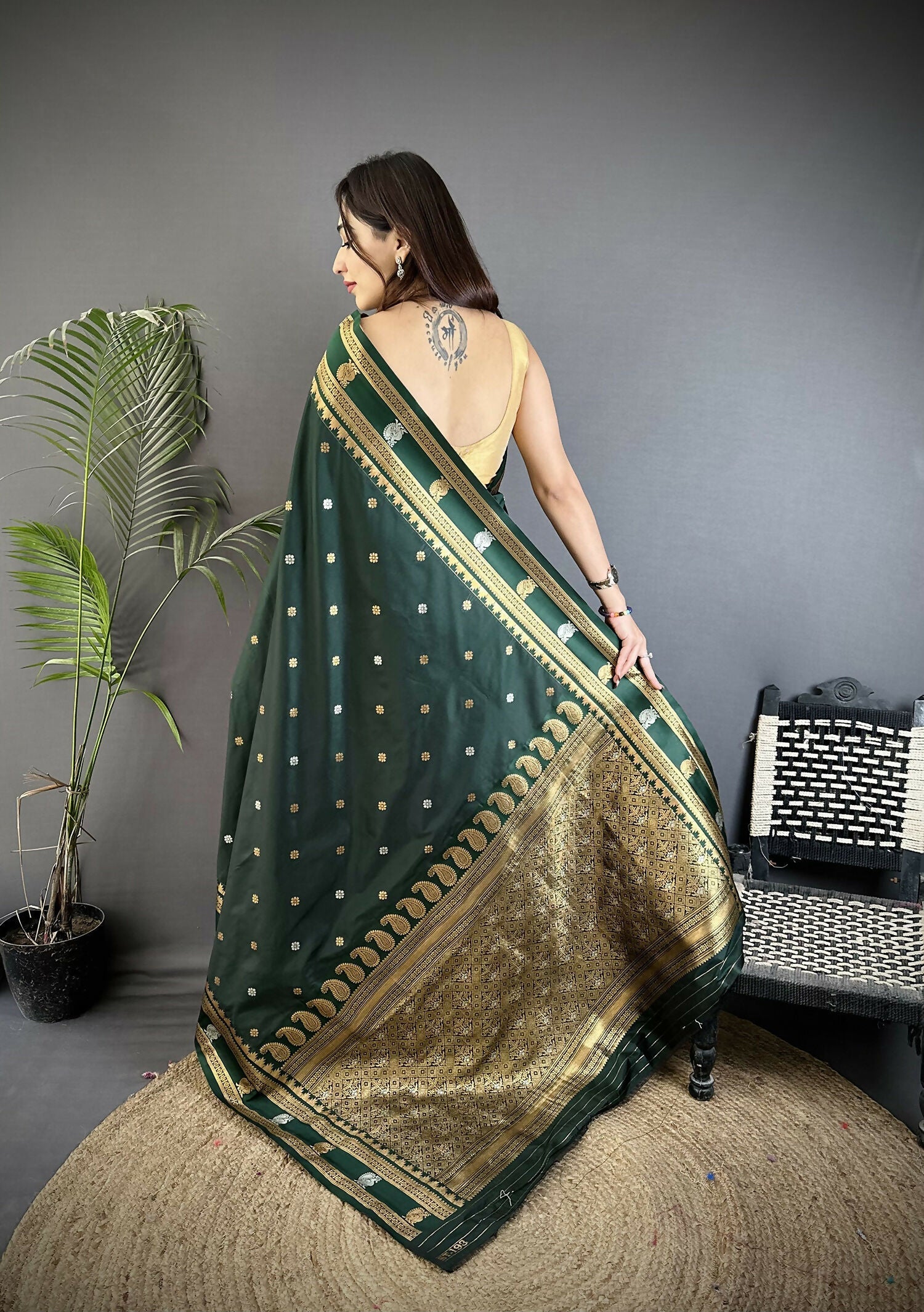 Joban Fashion Dark Green Banarasi Soft Silk Woven Saree | Swadesiicart