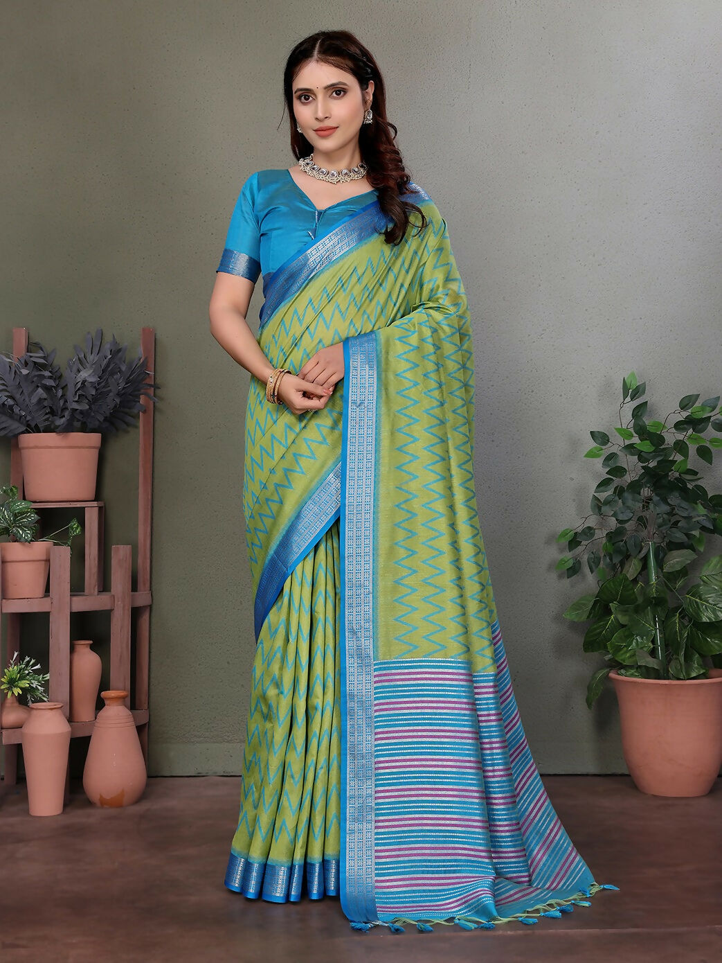 Joban Fashion Parrot Green Plain Banarasi Silk Sarees | Swadesiicart