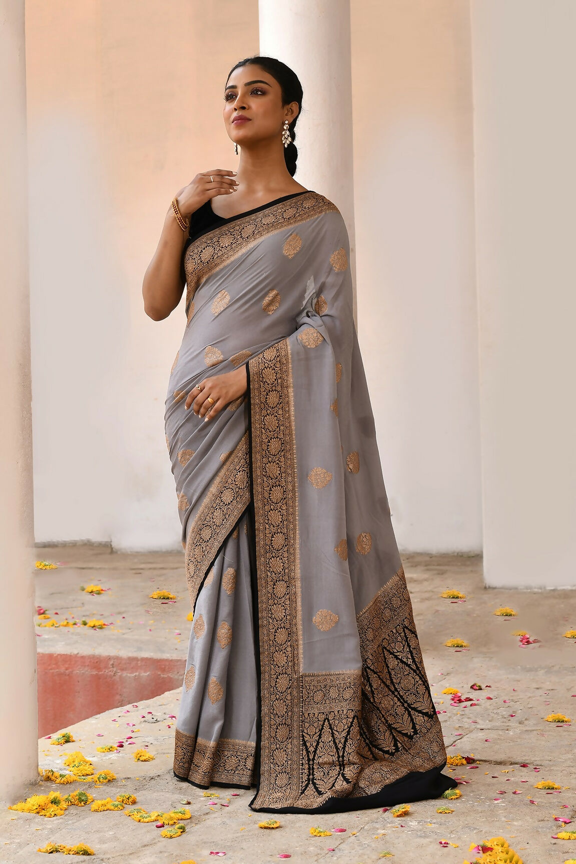 Joban Fashion Grey Crepe Chiffon Pure Handloom Banarasi Silk Saree | Swadesiicart