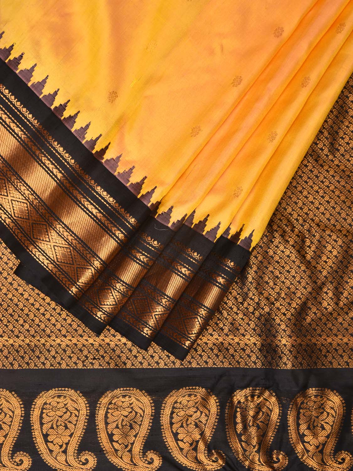 Yellow and Black Gadwal Silk Handloom Saree with Mango Pallu Design - Global Threads | Swadesiicart