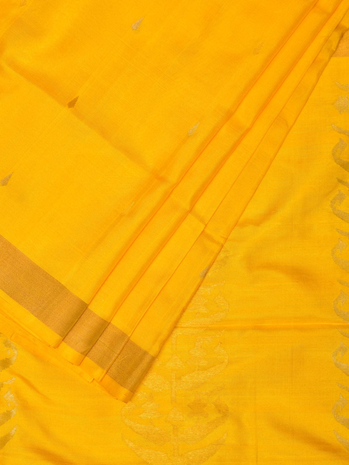 Yellow Uppada Silk Handloom Saree with Karpur Pallu Design - Global Threads | Swadesiicart