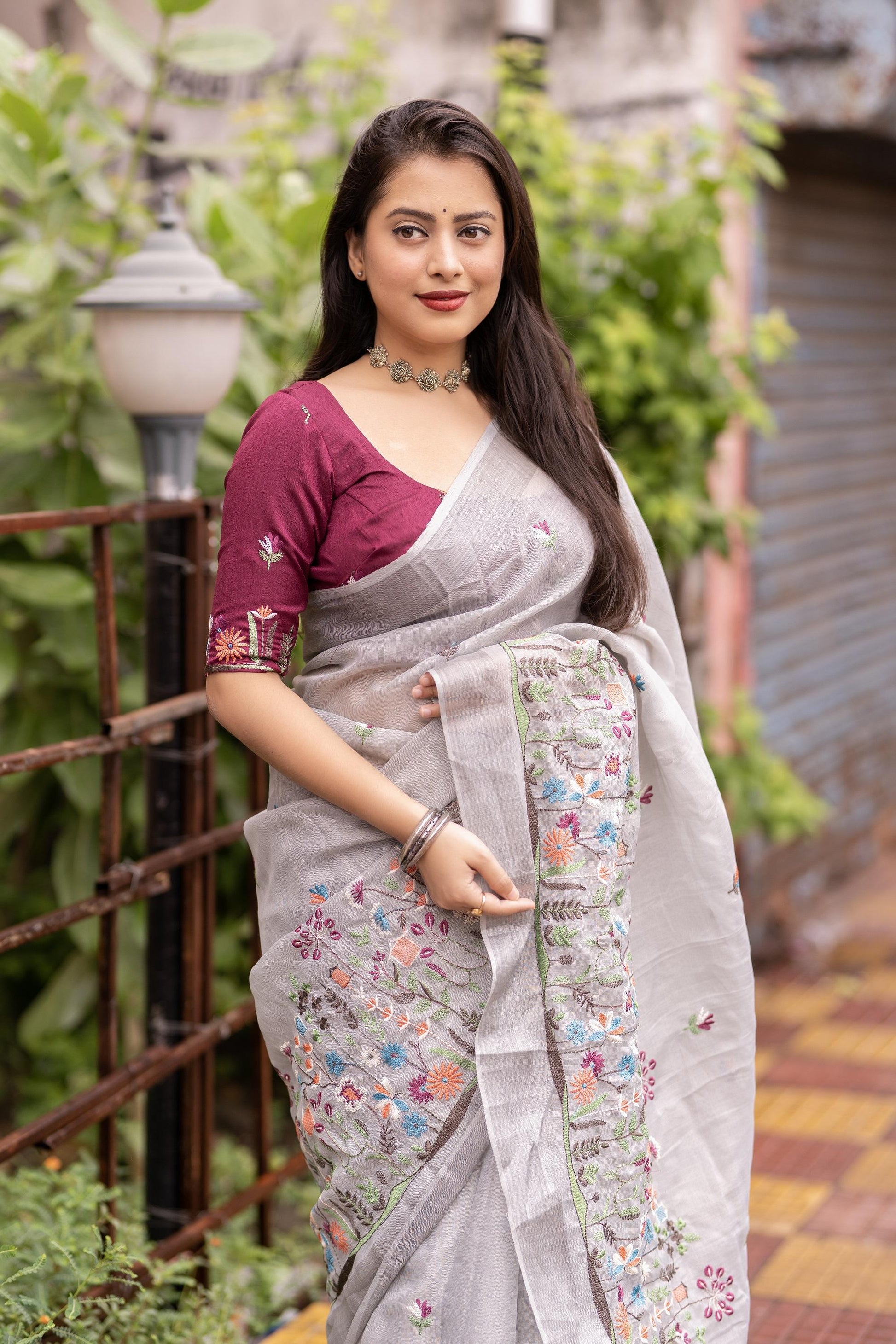 Grey Pure Linen Ethnic Motifs Saree with Unstitched Blouse - Hiral Fashion | Swadesiicart