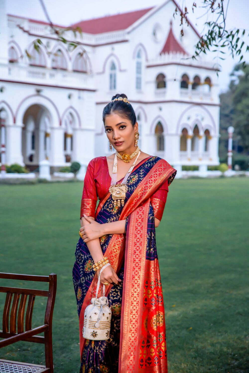 Vishnu Weaves Women's Navy Blue Patola Banarasi Silk Meenakari Zari Woven Saree with Blouse - Swadesiicart