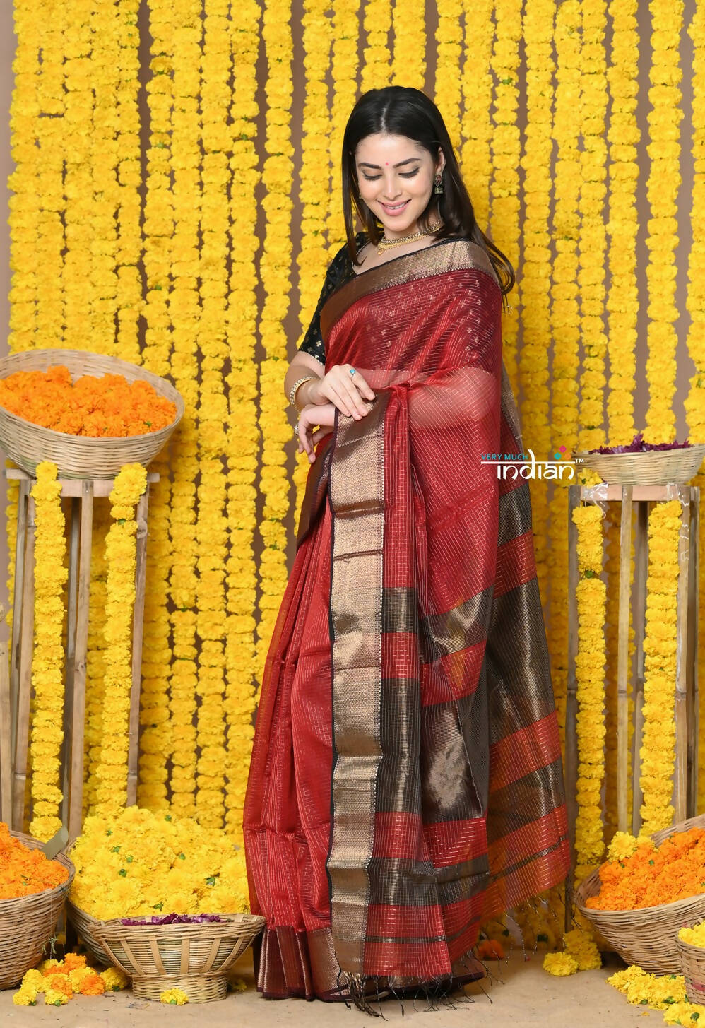 Very Much Indian Rajsi - Handloom Ari Checks Cotton Silk Saree With Golden Border - Maroon | Swadesiicart