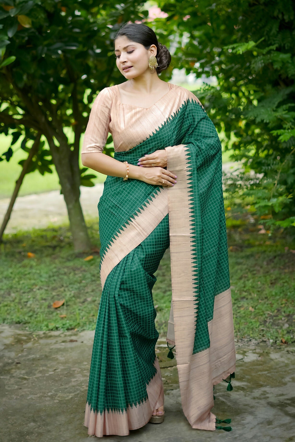 Vishnu Weaves Women's Green Tussar Silk Woven Saree with Blouse - Swadesiicart