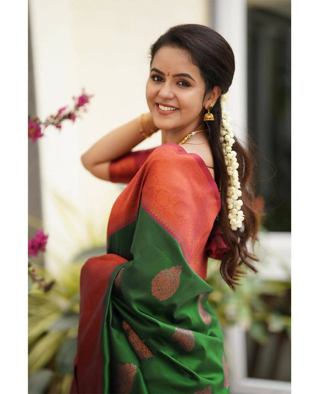 DEIANA'S Beautiful Designer Golden zari Soft Lichi Silk Saree - Light Green - Swadesiicart