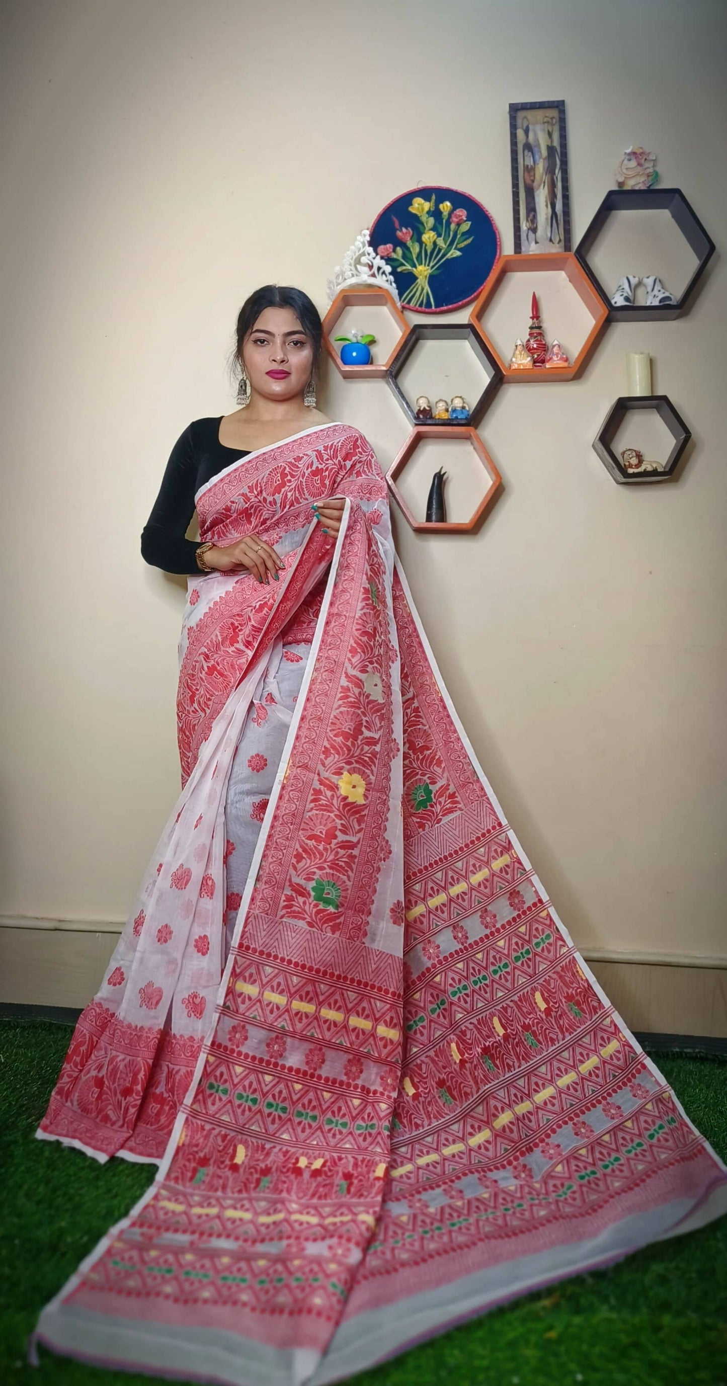 Exclusive Collection Handloom Dhakai Jamdani Saree - White & Red - Swadesiicart