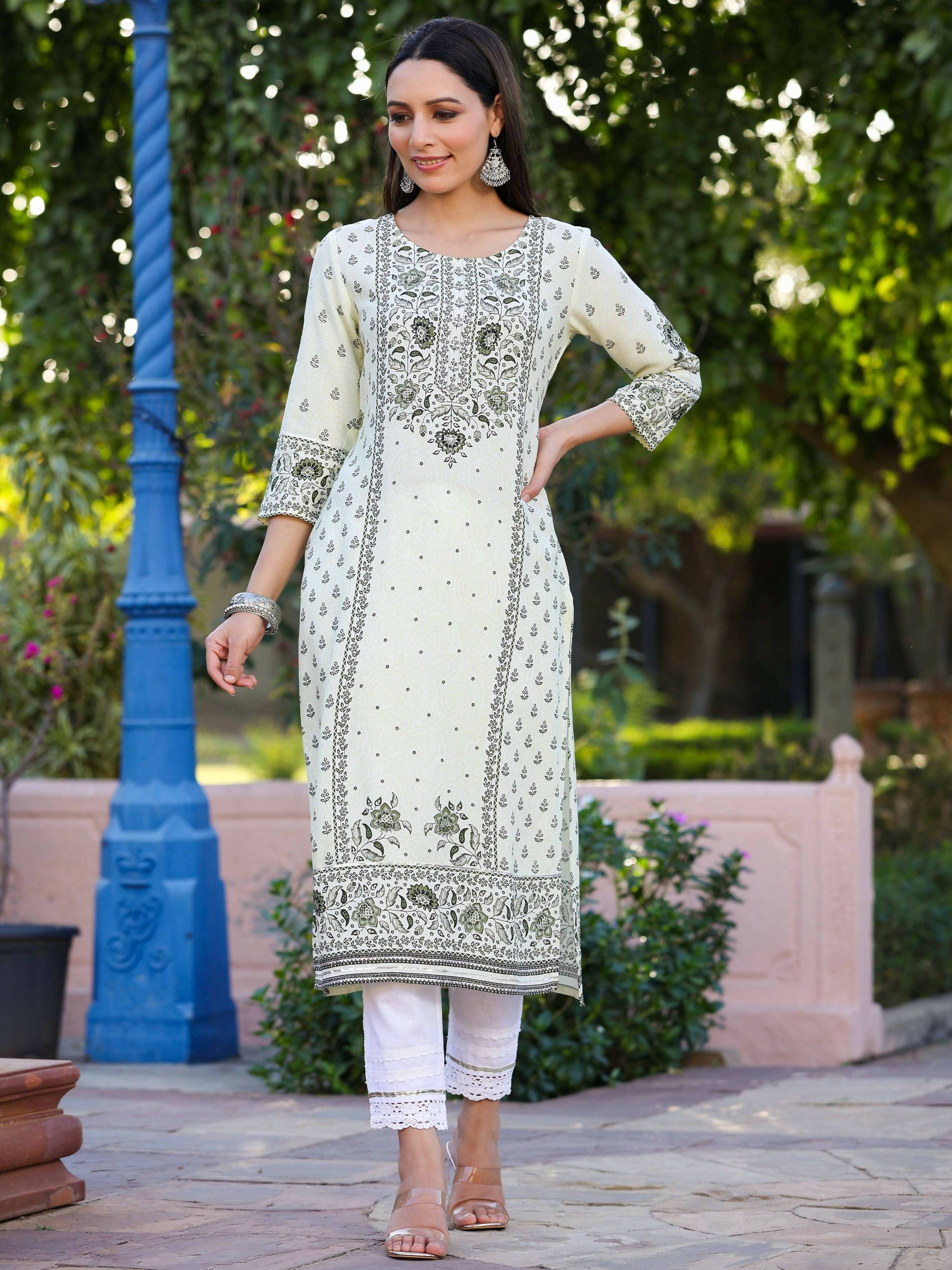 Juniper Women's Green Rayon Staple Kalamkari Floral Placement Printed Kurta | Swadesiicart