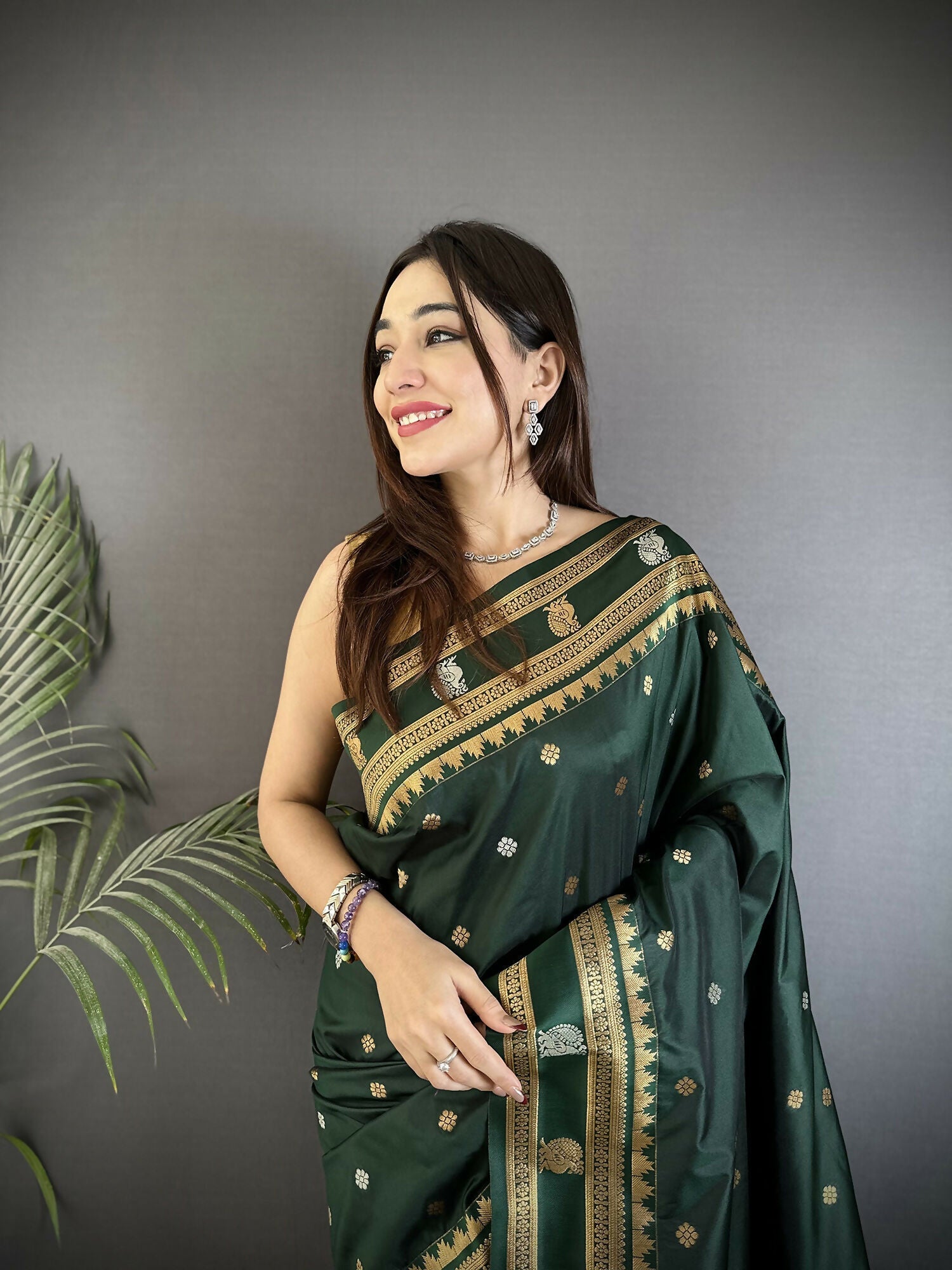 Joban Fashion Dark Green Banarasi Soft Silk Woven Saree | Swadesiicart