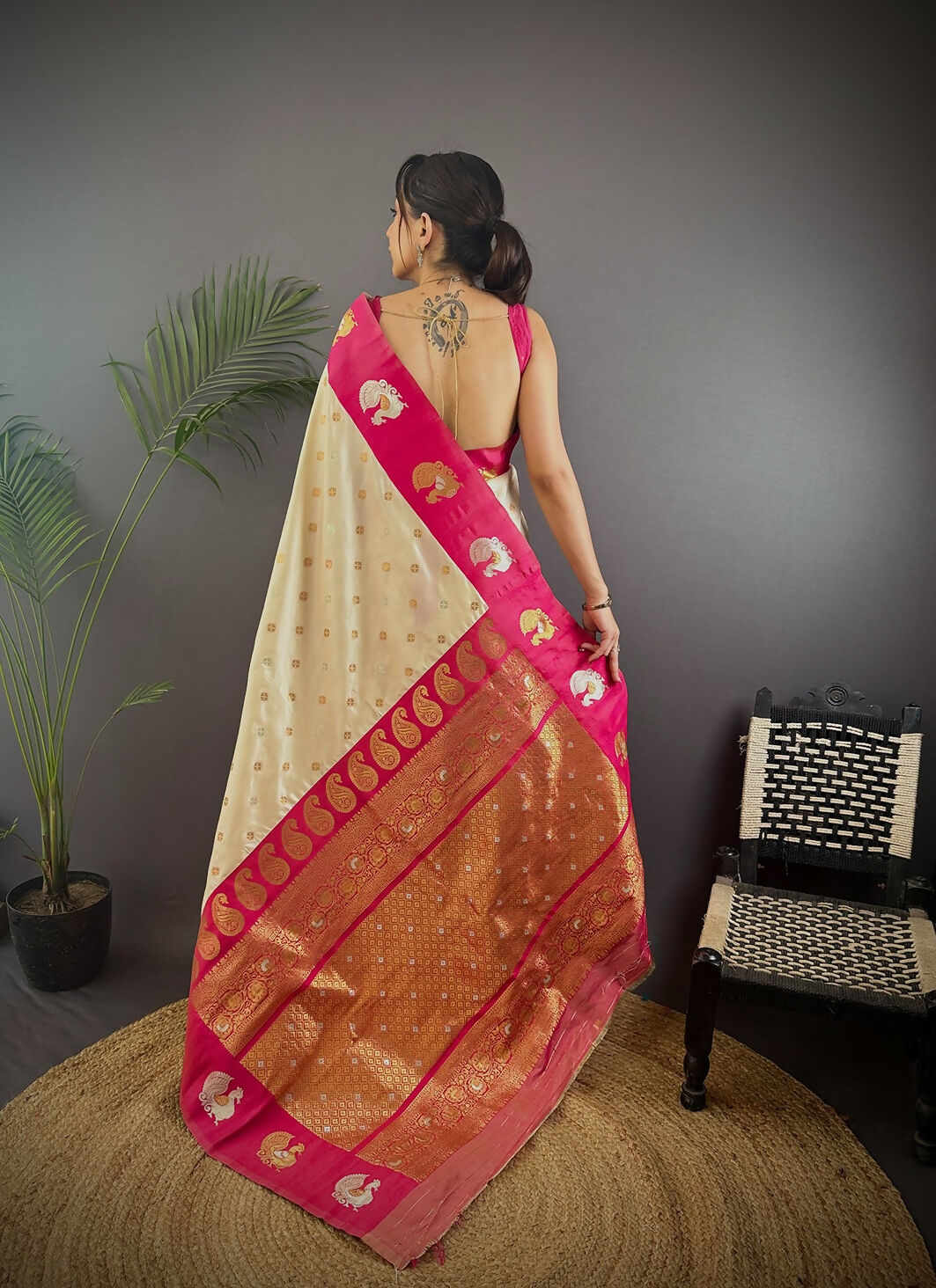 Joban Fashion Pink Butti Banarasi Silk Sarees | Swadesiicart