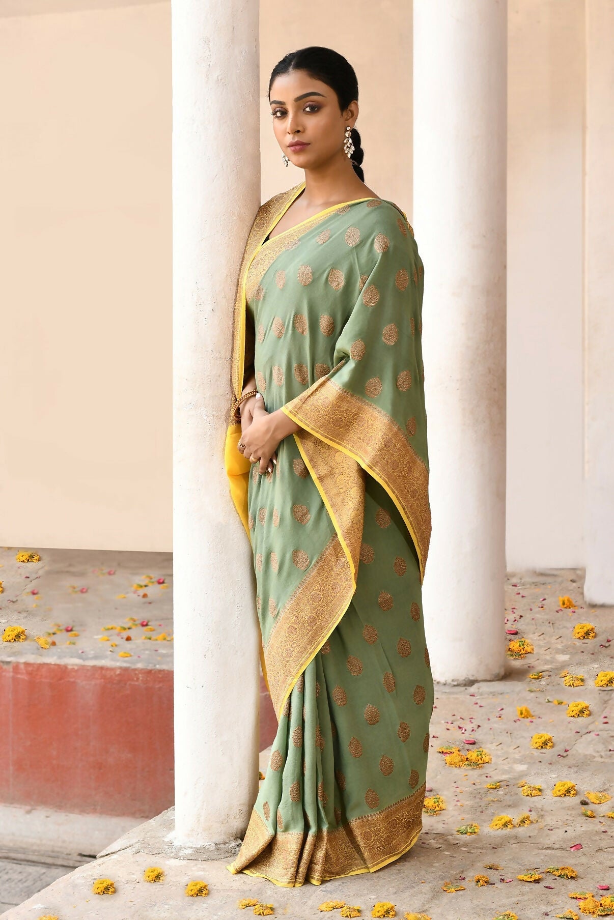Joban Fashion Grass Green Crepe Chiffon Pure Handloom Banarasi Silk Saree | Swadesiicart