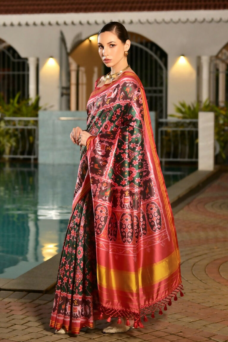 Vishnu Weaves Women's Green Banarasi Silk Patola Printed Saree with Blouse - Swadesiicart