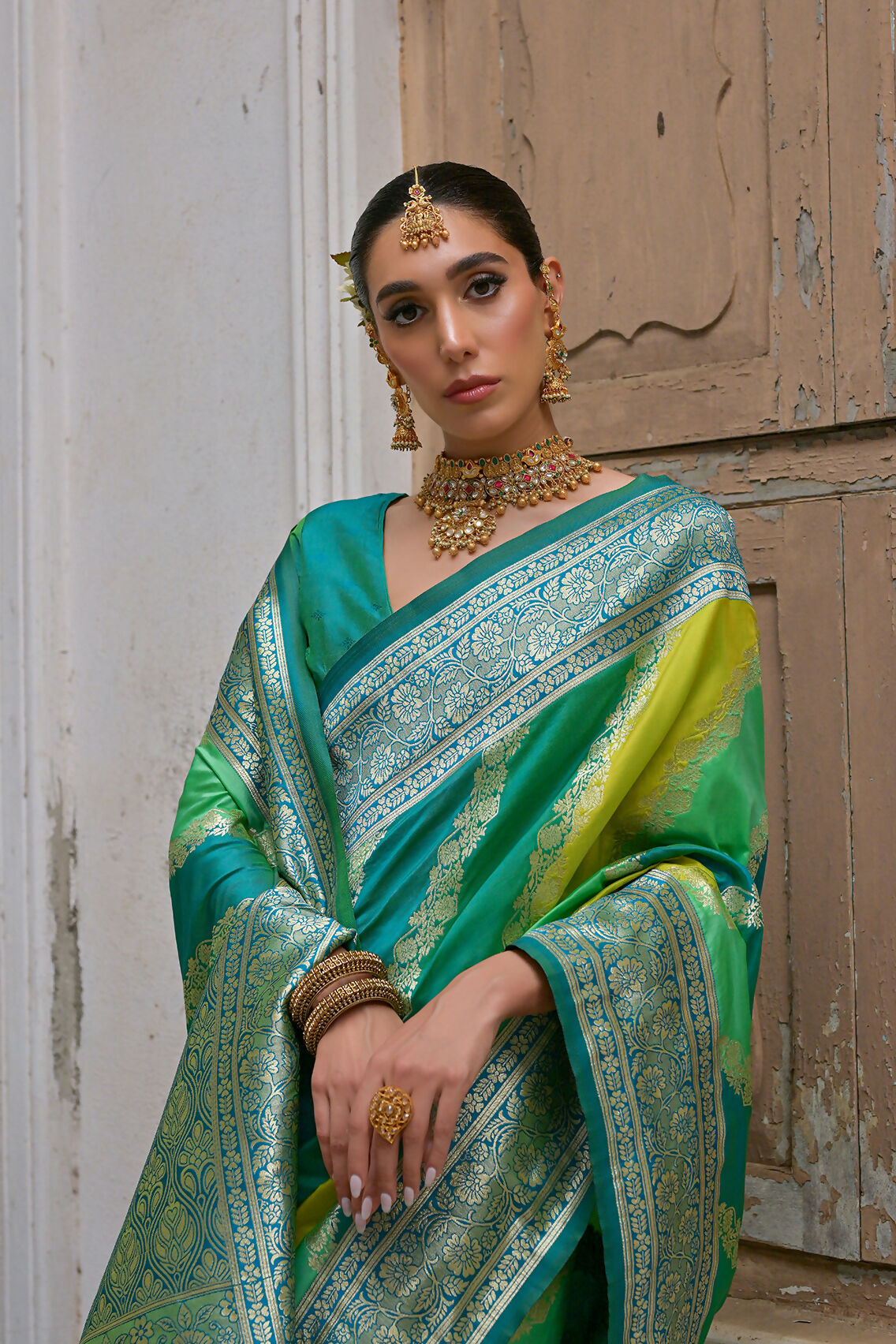 Vishnu Weaves Women's Green Banarasi Silk Zari Woven Saree with Blouse - Swadesiicart