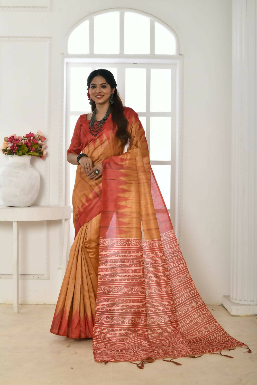 Vishnu Weaves Women's Mustard Tussar Silk Temple Print Saree with Blouse - Swadesiicart