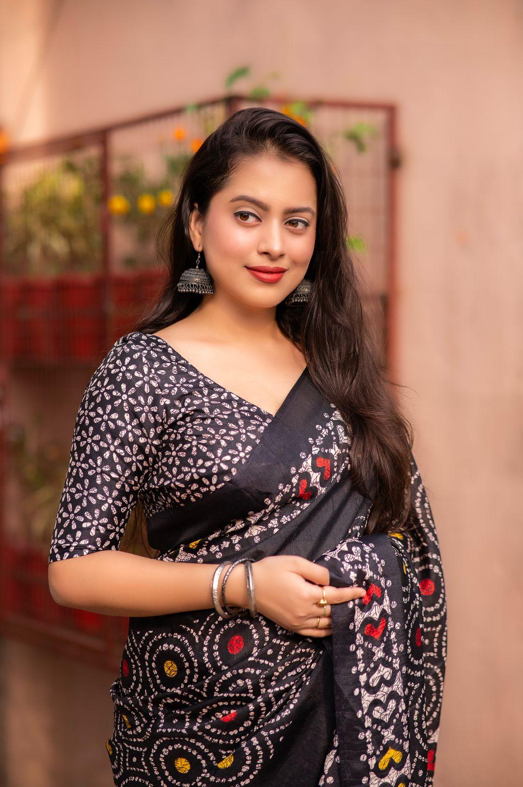 Black Silk Blend Ethnic Motifs Saree with Unstitched Blouse - Hiral Fashion