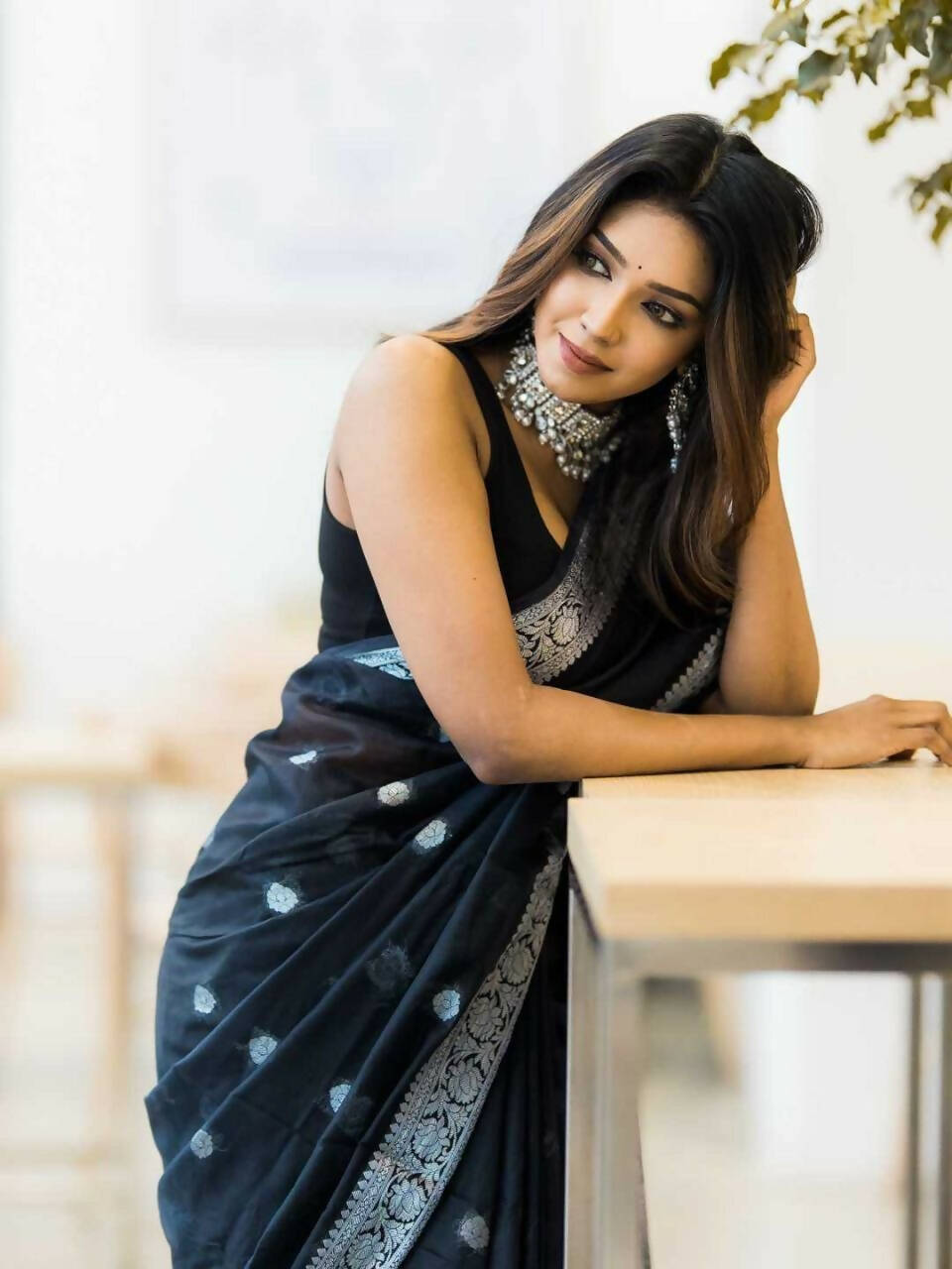 DEIANA'S Beautiful Designer Golden zari Soft Cotton Saree - Black - Swadesiicart