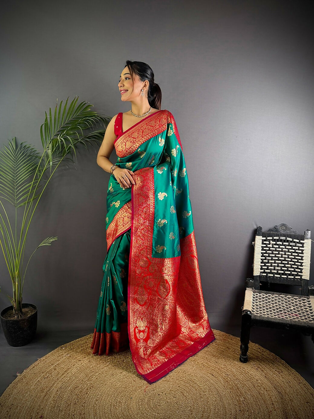 Joban Fashion Banarasi Green Woven Butti Soft Silk Saree | Swadesiicart