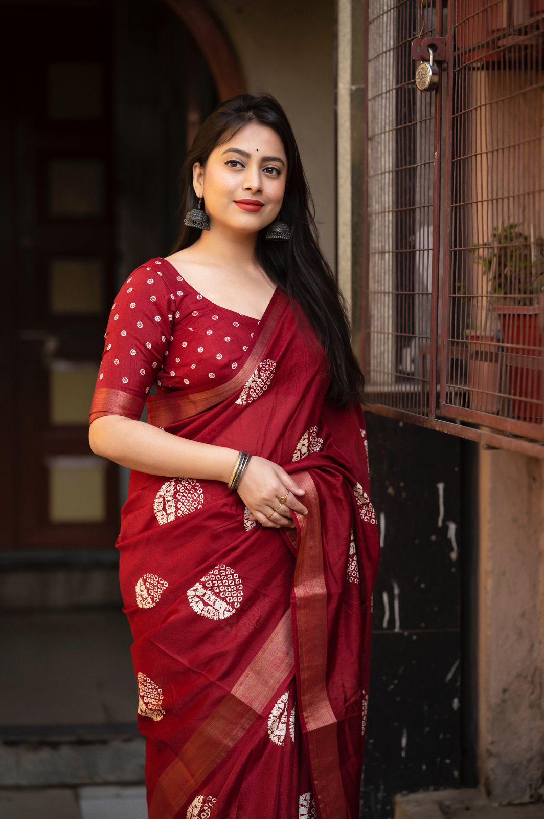 Maroon Cotton Crepe Batik Print Saree with Unstitched Blouse - Hiral Fashion | Swadesiicart