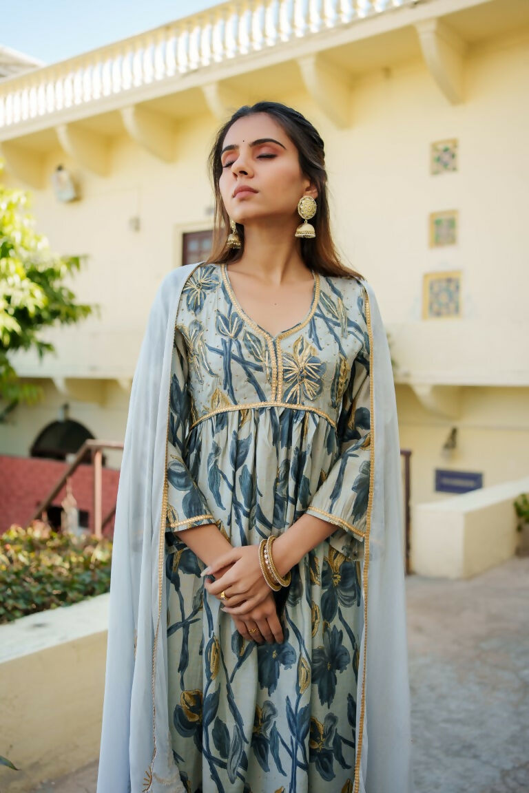Vaasva Women SkyBlue Muslin Embroidered Kurta,Pant & Dupatta Set | Swadesiicart