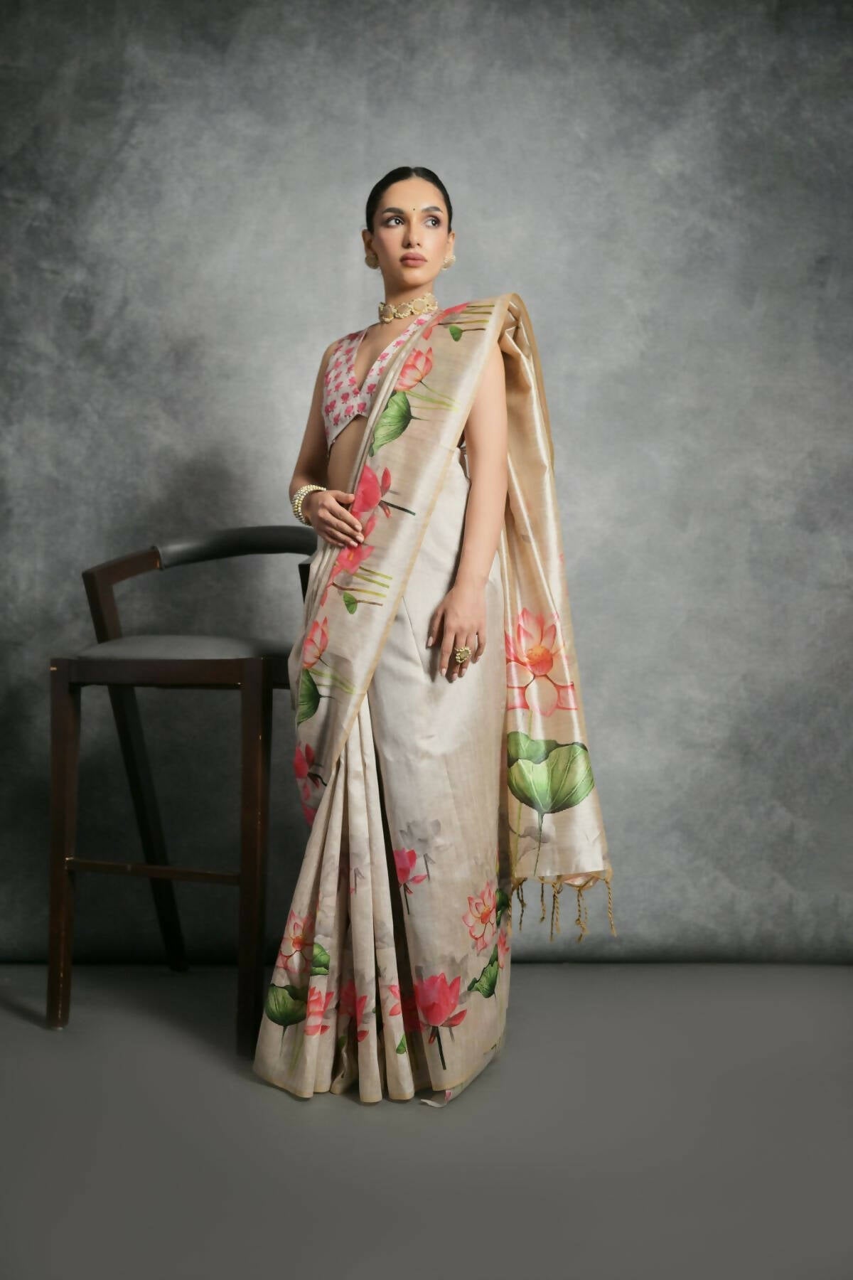 Vishnu Weaves Women's Cream Soft Tussar Silk Printed Saree with Blouse - Swadesiicart