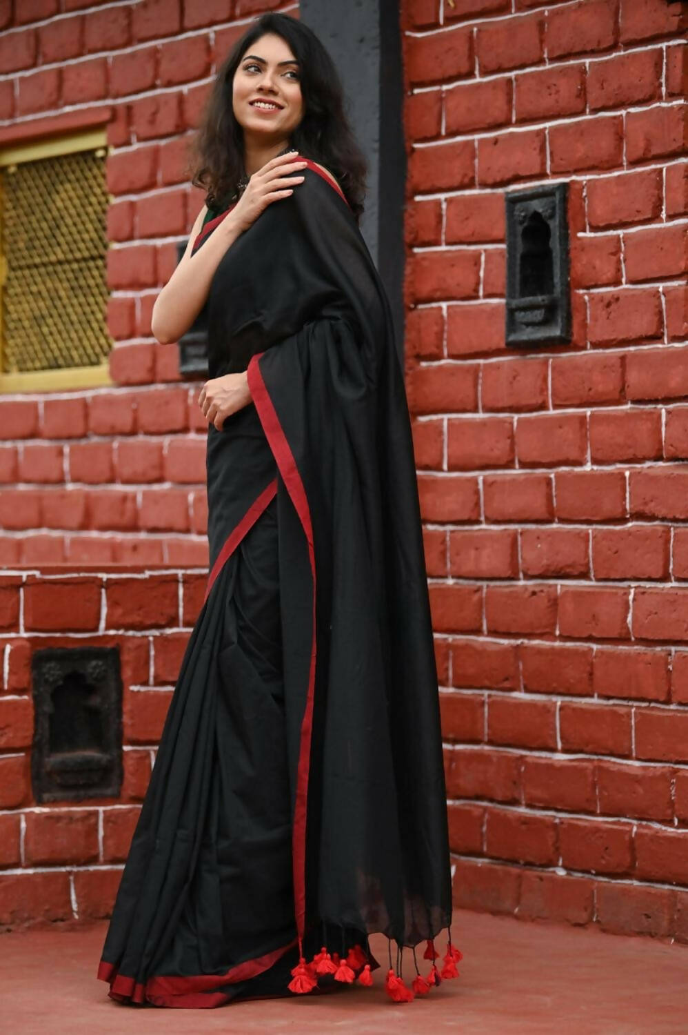 Very Much Indian Pure Cotton Handloom Saree With Intricate Border - Black | Swadesiicart